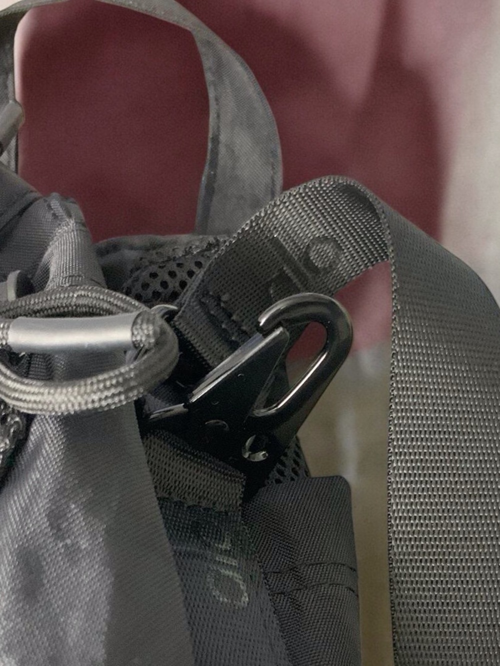 ❤️ALO Yoga Black Drawstring Sling Belt Bag - Picture 2 of 7